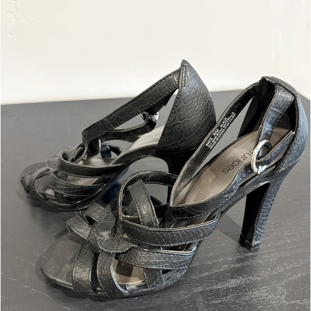 Women’s Maurice’s strappy healed sandals size 8